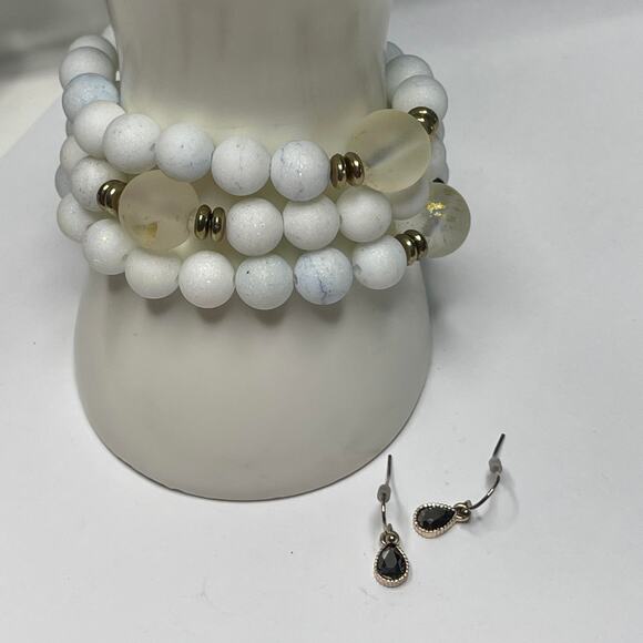 three white bracelets set costume jewelry pull on stretch some clear beads - Picture 9 of 13